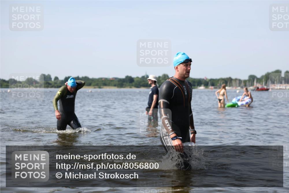 22.06.2025 - Viking Triathlon Michael Strokosch http://msf.ph/oto/8056800 22.06.2025 10:32:35 Schwimmen 80, 170, 208, 278, 492, 554 meine-sportfotos.de