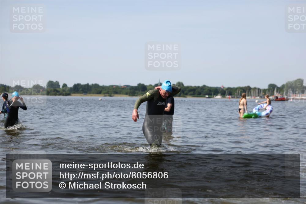 22.06.2025 - Viking Triathlon Michael Strokosch http://msf.ph/oto/8056806 22.06.2025 10:32:37 Schwimmen 80, 170, 208, 278, 492, 554 meine-sportfotos.de