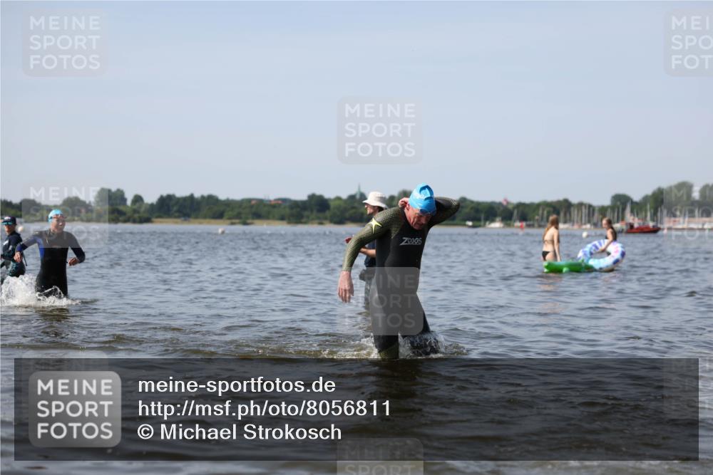 22.06.2025 - Viking Triathlon Michael Strokosch http://msf.ph/oto/8056811 22.06.2025 10:32:38 Schwimmen 80, 170, 208, 278, 492, 554 meine-sportfotos.de