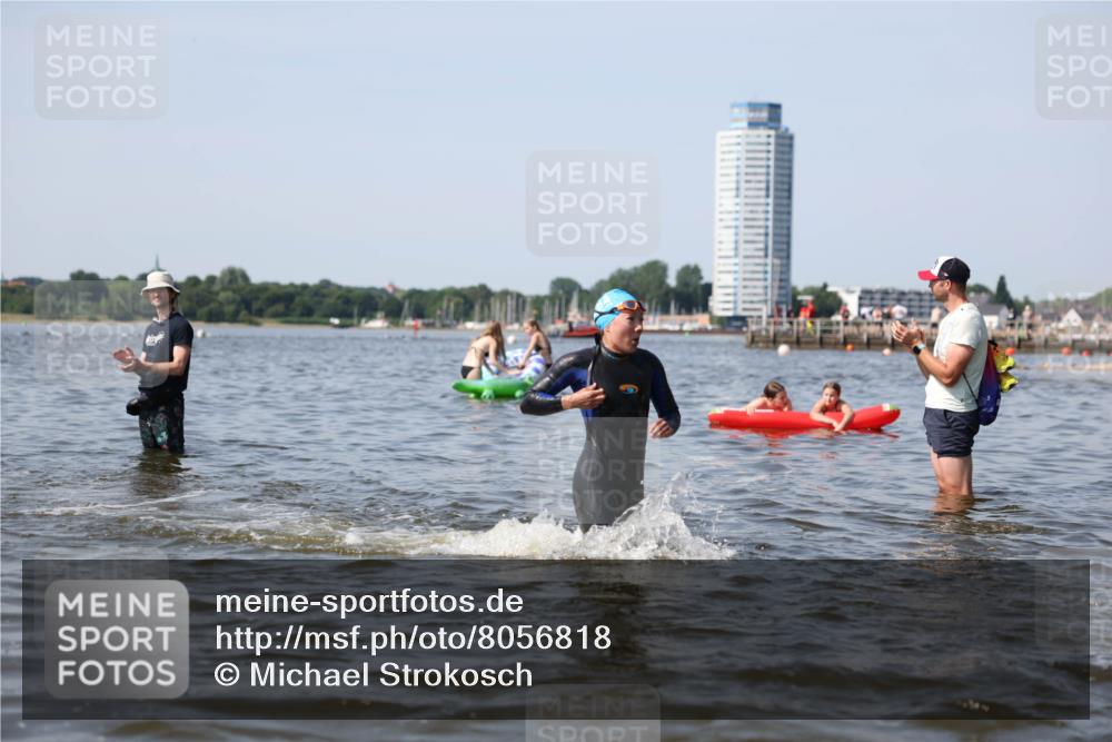 22.06.2025 - Viking Triathlon Michael Strokosch http://msf.ph/oto/8056818 22.06.2025 10:32:42 Schwimmen 80, 208, 278, 554 meine-sportfotos.de