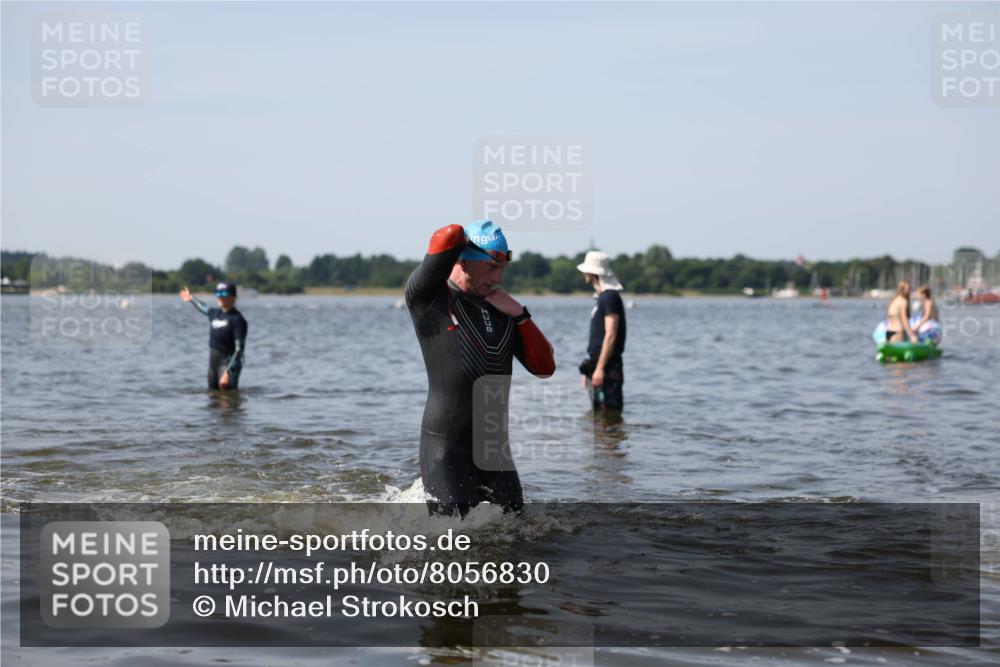 22.06.2025 - Viking Triathlon Michael Strokosch http://msf.ph/oto/8056830 22.06.2025 10:32:45 Schwimmen 80, 208, 278, 554 meine-sportfotos.de