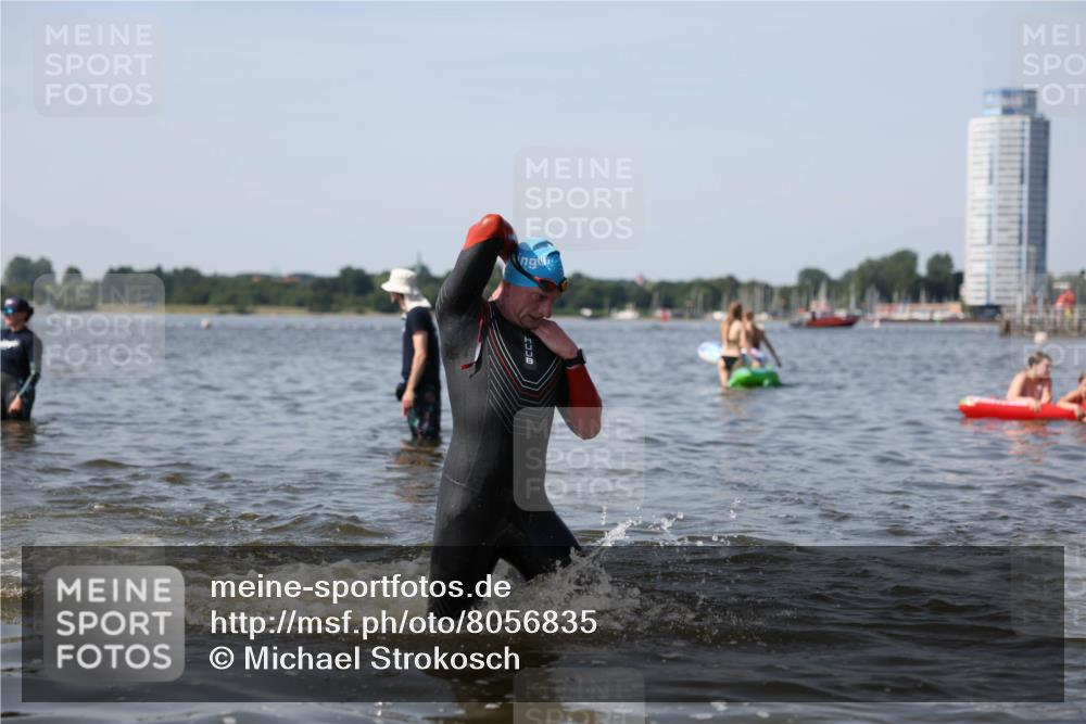 22.06.2025 - Viking Triathlon Michael Strokosch http://msf.ph/oto/8056835 22.06.2025 10:32:46 Schwimmen 80, 208, 278, 554 meine-sportfotos.de