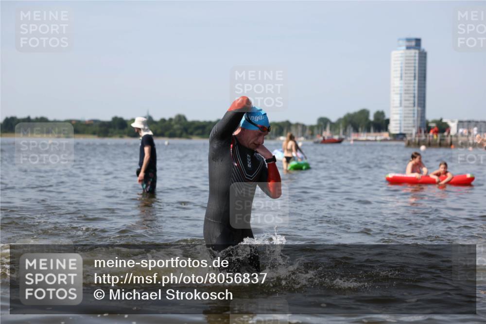 22.06.2025 - Viking Triathlon Michael Strokosch http://msf.ph/oto/8056837 22.06.2025 10:32:46 Schwimmen 80, 208, 278, 554 meine-sportfotos.de