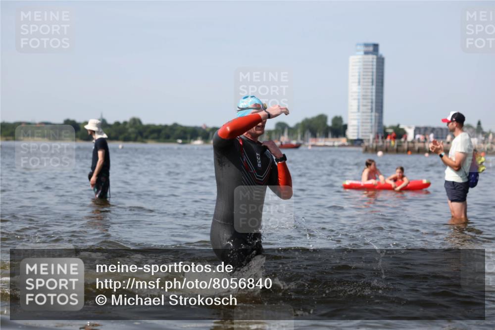 22.06.2025 - Viking Triathlon Michael Strokosch http://msf.ph/oto/8056840 22.06.2025 10:32:46 Schwimmen 80, 208, 278, 554 meine-sportfotos.de