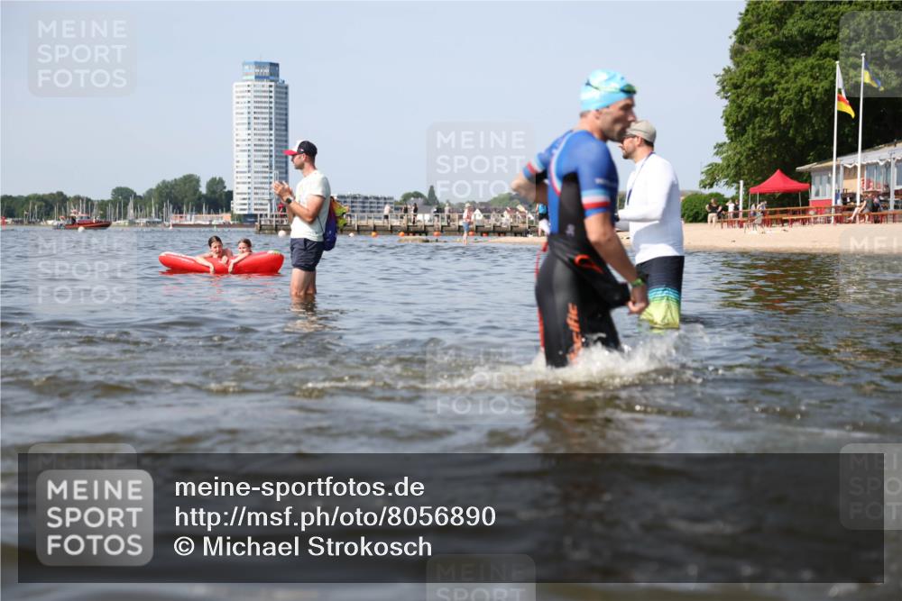 22.06.2025 - Viking Triathlon Michael Strokosch http://msf.ph/oto/8056890 22.06.2025 10:33:21 Schwimmen 28, 38, 300, 382, 387, 524, 608 meine-sportfotos.de
