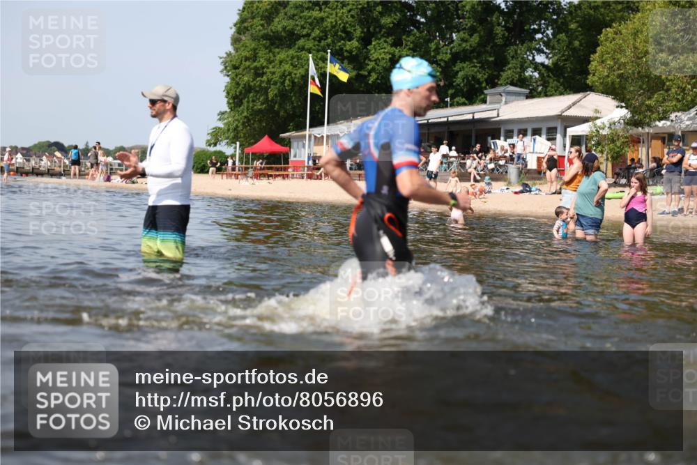 22.06.2025 - Viking Triathlon Michael Strokosch http://msf.ph/oto/8056896 22.06.2025 10:33:22 Schwimmen 28, 38, 300, 382, 387, 522, 524, 608 meine-sportfotos.de