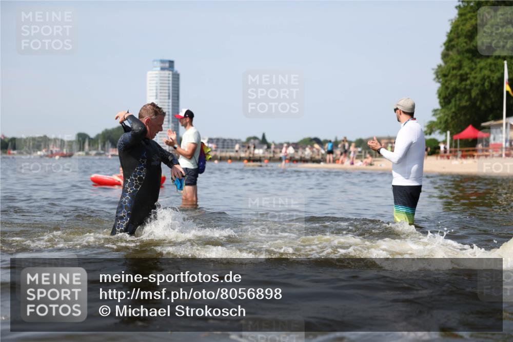 22.06.2025 - Viking Triathlon Michael Strokosch http://msf.ph/oto/8056898 22.06.2025 10:33:24 Schwimmen 28, 38, 300, 382, 387, 522, 524, 608 meine-sportfotos.de