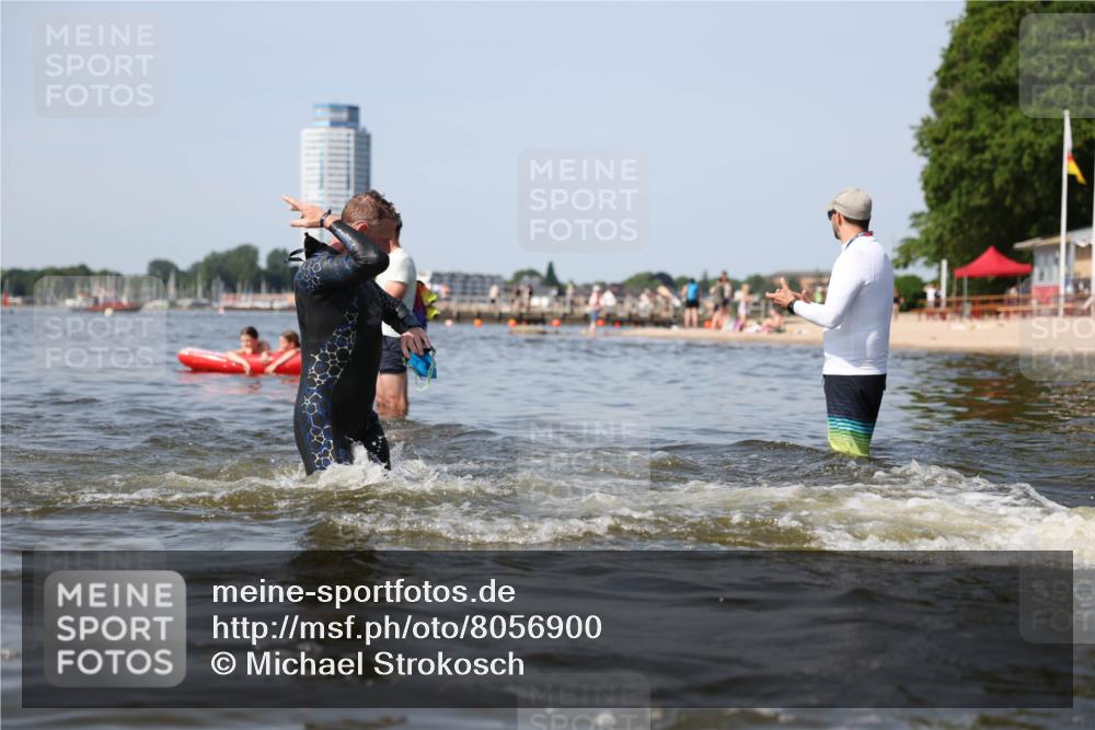 22.06.2025 - Viking Triathlon Michael Strokosch http://msf.ph/oto/8056900 22.06.2025 10:33:24 Schwimmen 28, 38, 300, 382, 387, 522, 524, 608 meine-sportfotos.de