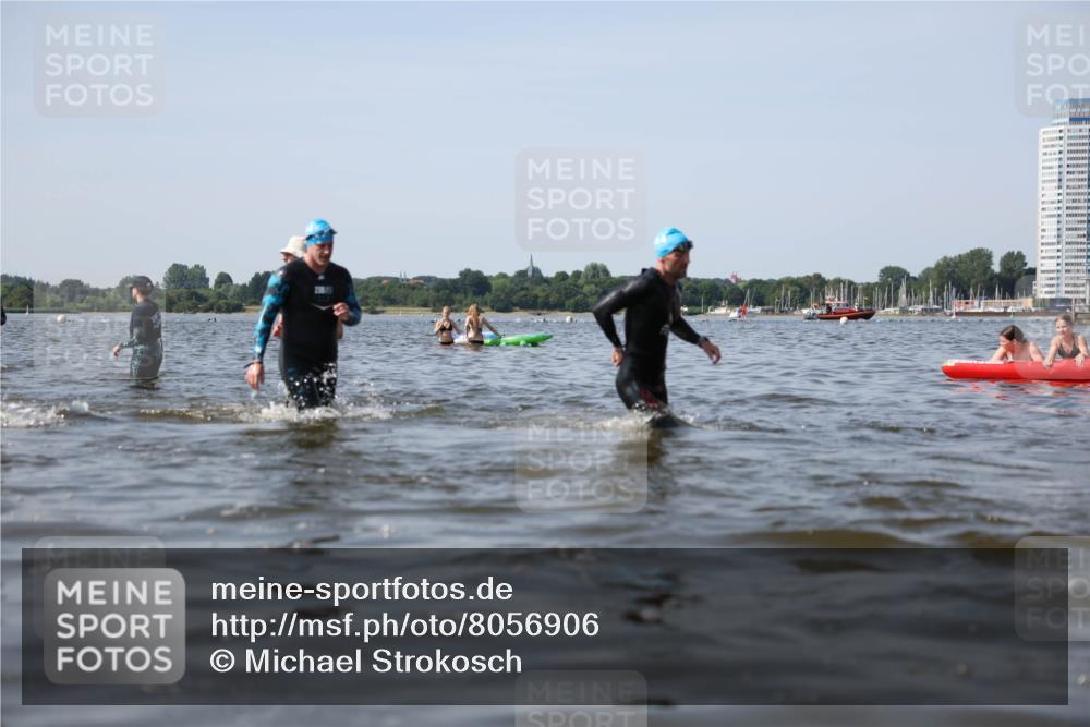 22.06.2025 - Viking Triathlon Michael Strokosch http://msf.ph/oto/8056906 22.06.2025 10:33:27 Schwimmen 28, 38, 300, 382, 522, 524, 608 meine-sportfotos.de