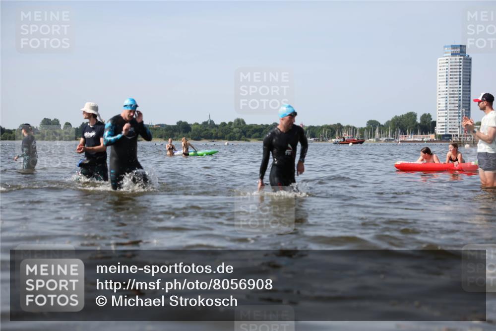 22.06.2025 - Viking Triathlon Michael Strokosch http://msf.ph/oto/8056908 22.06.2025 10:33:27 Schwimmen 28, 38, 300, 382, 522, 524, 608 meine-sportfotos.de