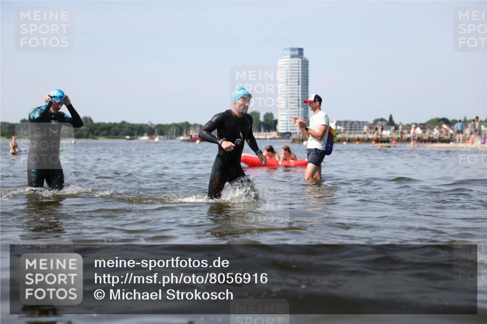 22.06.2025 - Viking Triathlon Michael Strokosch http://msf.ph/oto/8056916 22.06.2025 10:33:28 Schwimmen 28, 38, 300, 348, 382, 522, 524, 608 meine-sportfotos.de