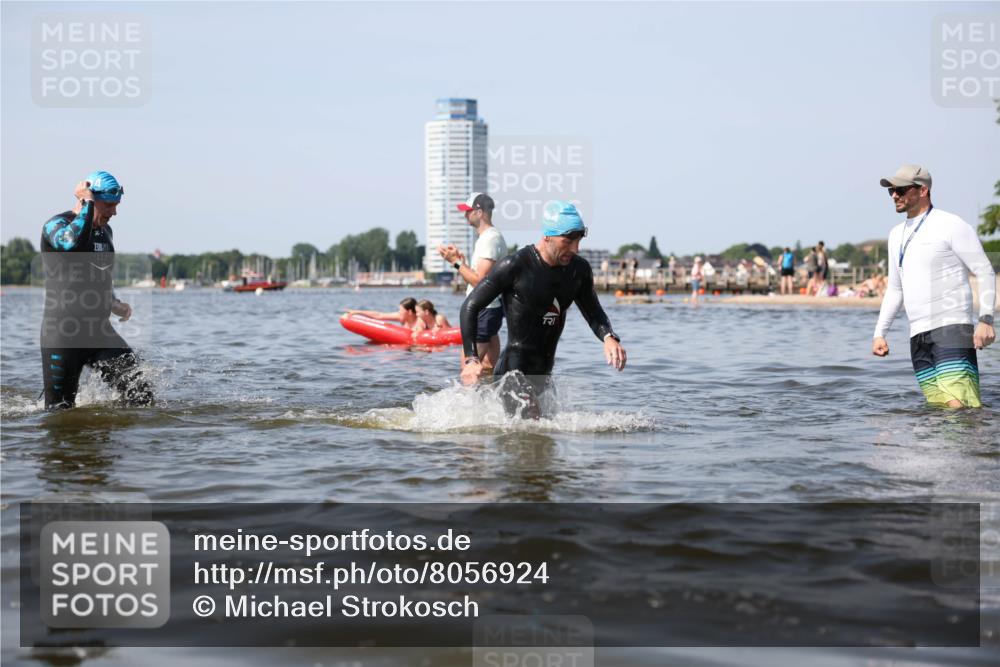 22.06.2025 - Viking Triathlon Michael Strokosch http://msf.ph/oto/8056924 22.06.2025 10:33:29 Schwimmen 28, 38, 255, 300, 304, 348, 382, 457, 522, 524, 608 meine-sportfotos.de