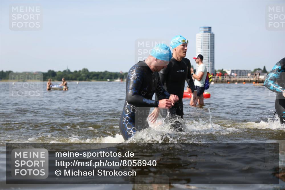 22.06.2025 - Viking Triathlon Michael Strokosch http://msf.ph/oto/8056940 22.06.2025 10:33:31 Schwimmen 28, 38, 255, 300, 304, 348, 382, 457, 522, 524, 608 meine-sportfotos.de