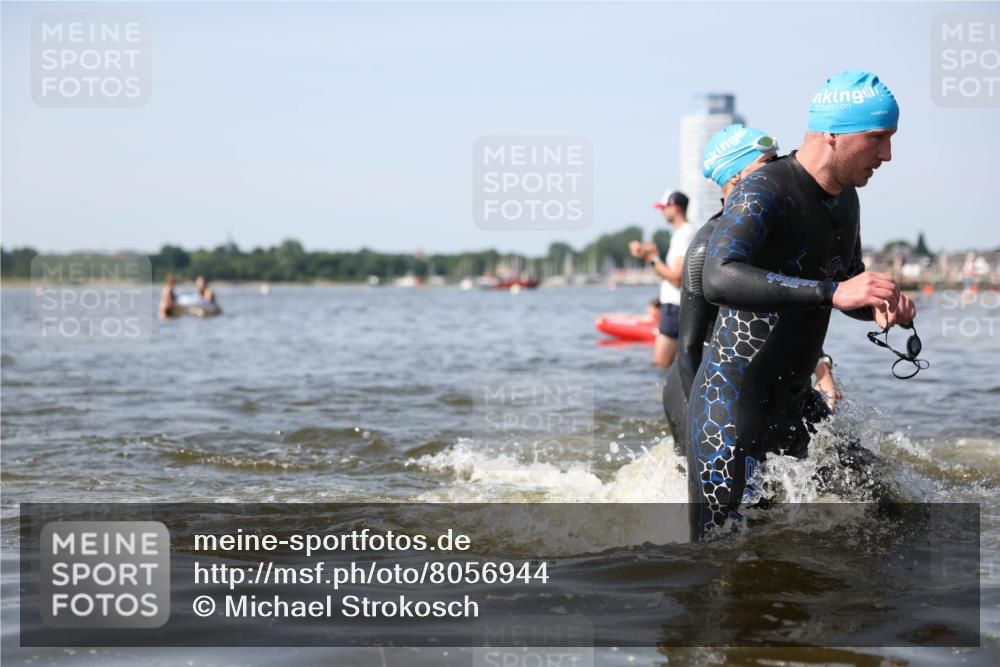 22.06.2025 - Viking Triathlon Michael Strokosch http://msf.ph/oto/8056944 22.06.2025 10:33:32 Schwimmen 38, 255, 300, 304, 348, 382, 457, 522, 524 meine-sportfotos.de