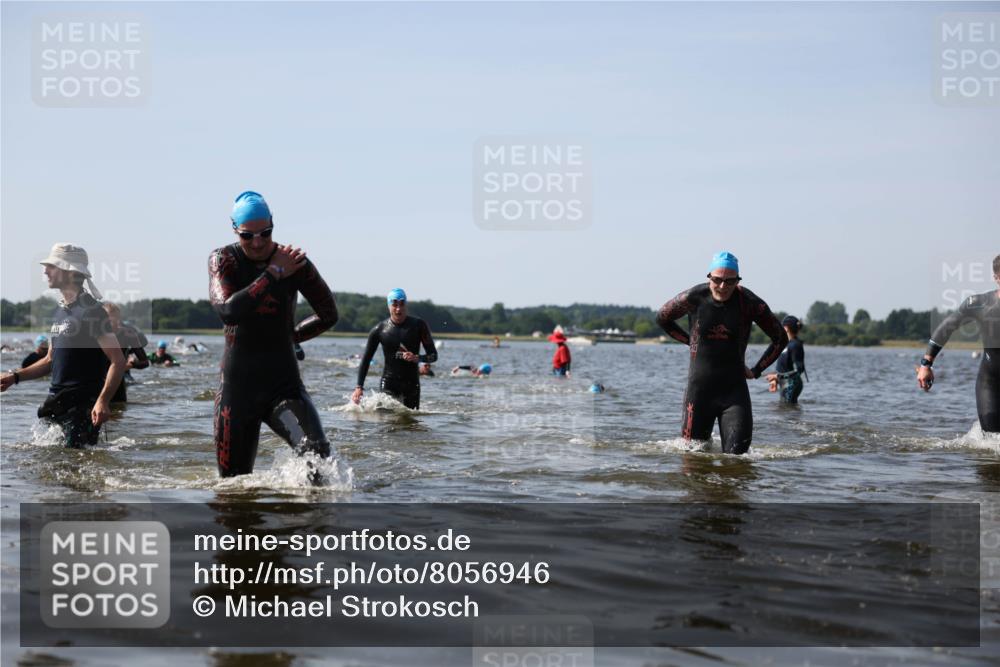 22.06.2025 - Viking Triathlon Michael Strokosch http://msf.ph/oto/8056946 22.06.2025 10:33:34 Schwimmen 5, 38, 255, 300, 304, 348, 382, 457, 522, 524 meine-sportfotos.de