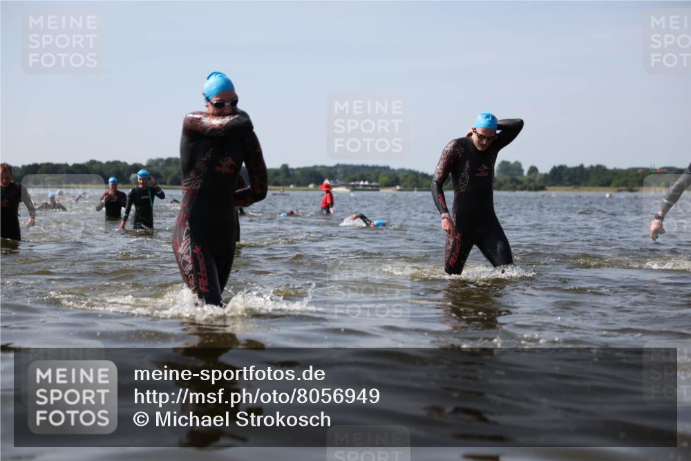 22.06.2025 - Viking Triathlon Michael Strokosch http://msf.ph/oto/8056949 22.06.2025 10:33:35 Schwimmen 5, 38, 149, 255, 300, 304, 348, 382, 457, 522, 524 meine-sportfotos.de