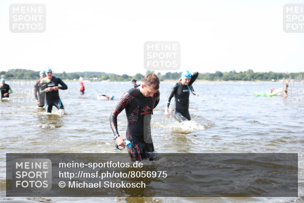 22.06.2025 - Viking Triathlon Michael Strokosch http://msf.ph/oto/8056975 22.06.2025 10:33:43 Schwimmen 5, 50, 149, 229, 242, 255, 304, 348, 349, 438, 457, 522 meine-sportfotos.de