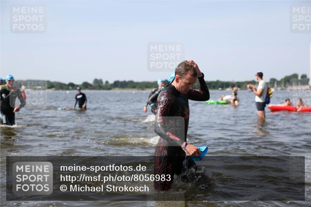 22.06.2025 - Viking Triathlon Michael Strokosch http://msf.ph/oto/8056983 22.06.2025 10:33:44 Schwimmen 5, 50, 149, 229, 242, 255, 304, 348, 349, 438, 457 meine-sportfotos.de
