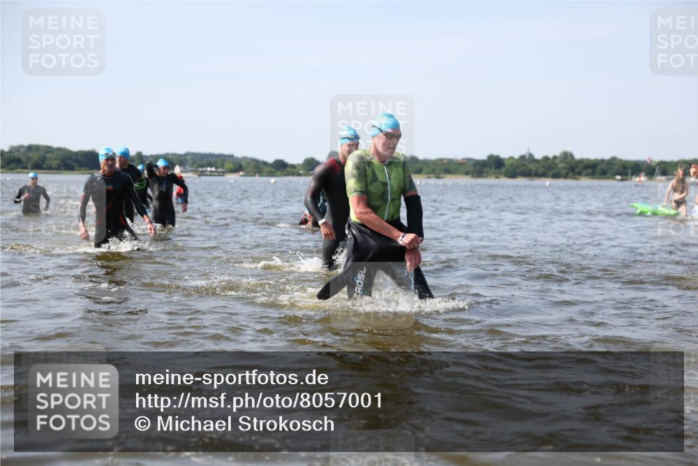 22.06.2025 - Viking Triathlon Michael Strokosch http://msf.ph/oto/8057001 22.06.2025 10:33:48 Schwimmen 5, 50, 75, 149, 184, 229, 242, 255, 304, 348, 349, 438, 457 meine-sportfotos.de