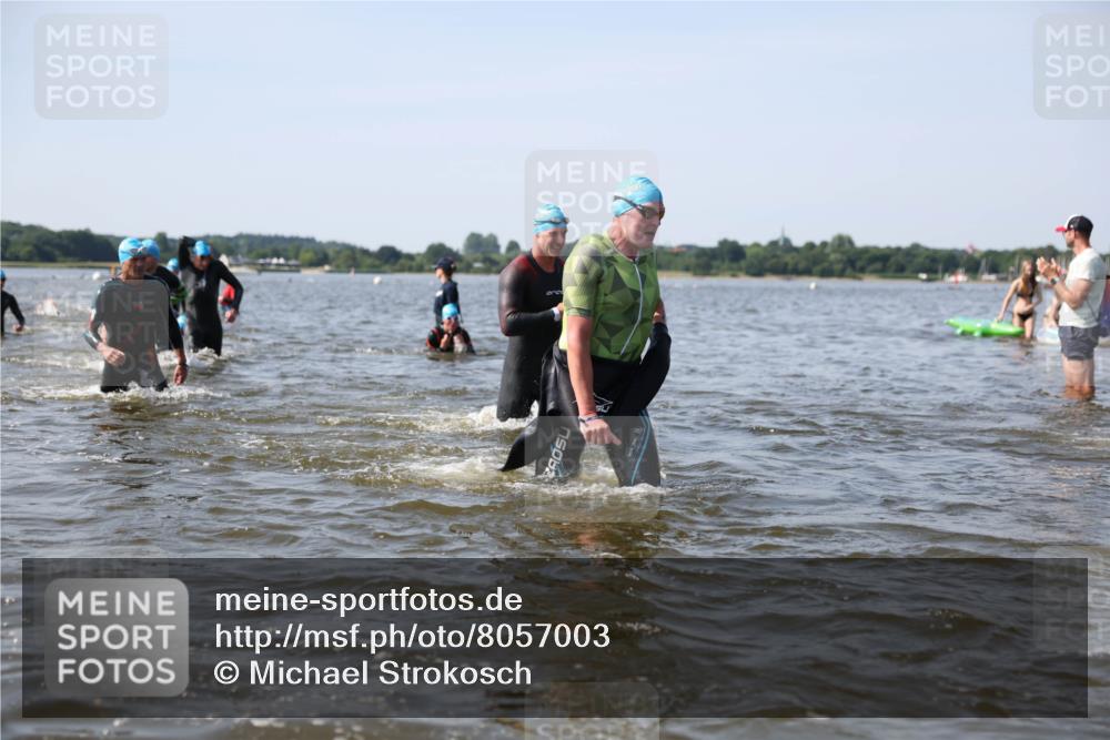 22.06.2025 - Viking Triathlon Michael Strokosch http://msf.ph/oto/8057003 22.06.2025 10:33:48 Schwimmen 5, 50, 75, 149, 184, 229, 242, 255, 304, 348, 349, 438, 457 meine-sportfotos.de
