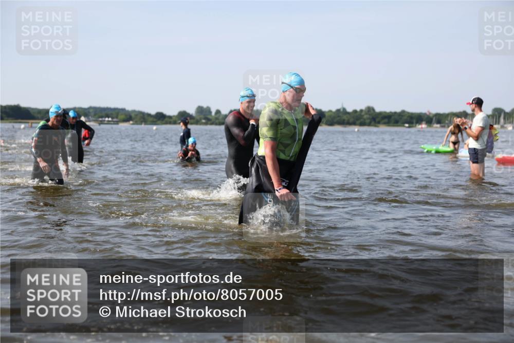 22.06.2025 - Viking Triathlon Michael Strokosch http://msf.ph/oto/8057005 22.06.2025 10:33:48 Schwimmen 5, 50, 75, 149, 184, 229, 242, 255, 304, 348, 349, 438, 457 meine-sportfotos.de