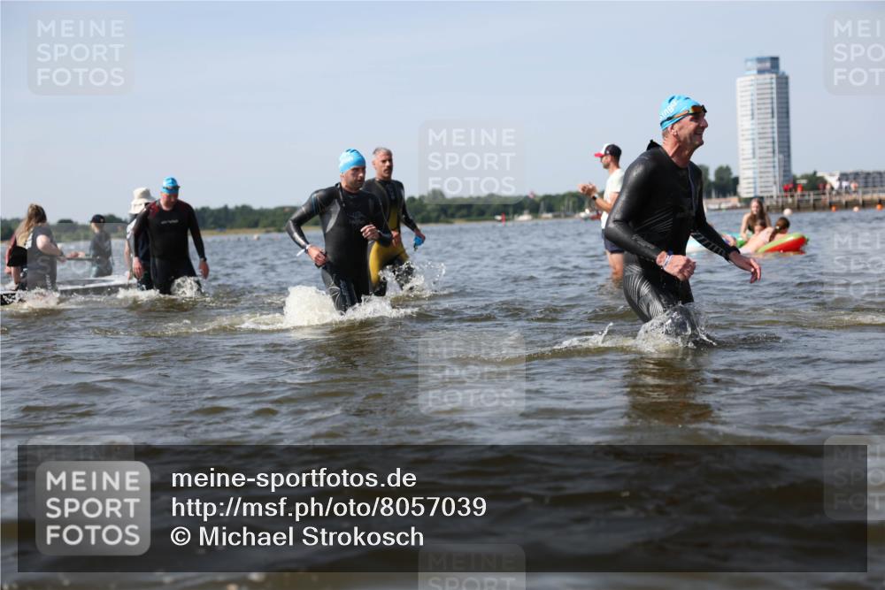 22.06.2025 - Viking Triathlon Michael Strokosch http://msf.ph/oto/8057039 22.06.2025 10:33:57 Schwimmen 50, 70, 75, 184, 229, 242, 349, 429, 438, 478, 532, 540, 635 meine-sportfotos.de