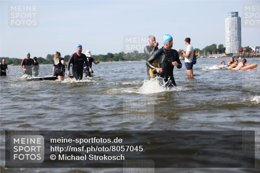 22.06.2025 - Viking Triathlon Michael Strokosch http://msf.ph/oto/8057045 22.06.2025 10:33:58 Schwimmen 50, 70, 75, 184, 229, 242, 349, 429, 438, 478, 532, 540, 635 meine-sportfotos.de