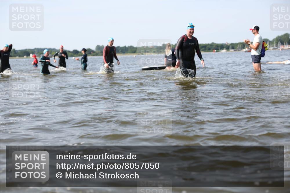 22.06.2025 - Viking Triathlon Michael Strokosch http://msf.ph/oto/8057050 22.06.2025 10:34:00 Schwimmen 50, 70, 75, 184, 229, 242, 297, 349, 429, 438, 478, 532, 540, 618, 635 meine-sportfotos.de