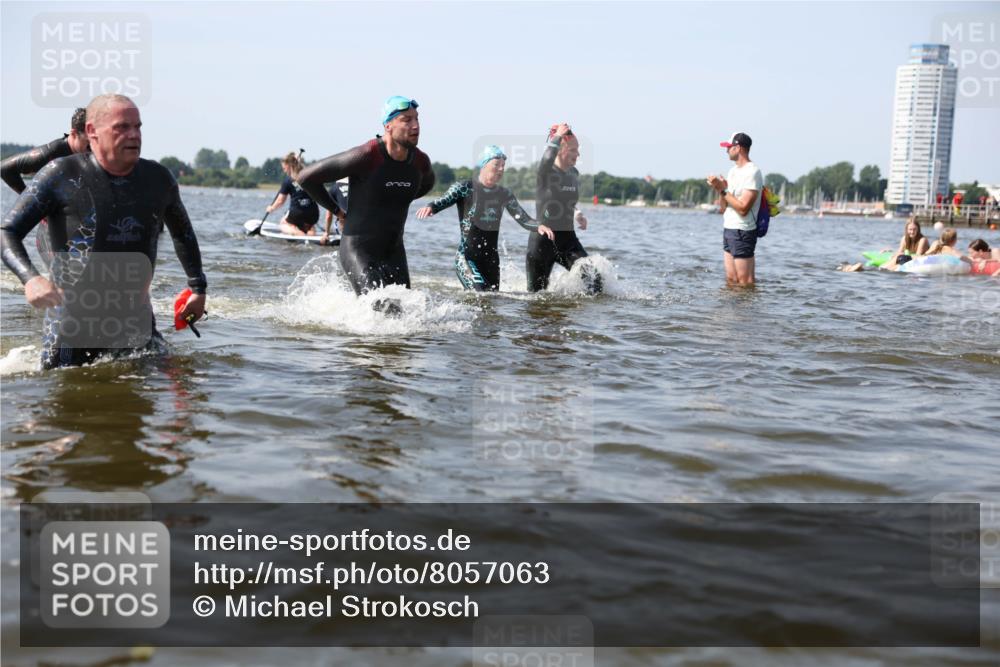 22.06.2025 - Viking Triathlon Michael Strokosch http://msf.ph/oto/8057063 22.06.2025 10:34:07 Schwimmen 46, 70, 75, 184, 297, 429, 478, 532, 540, 618, 635 meine-sportfotos.de