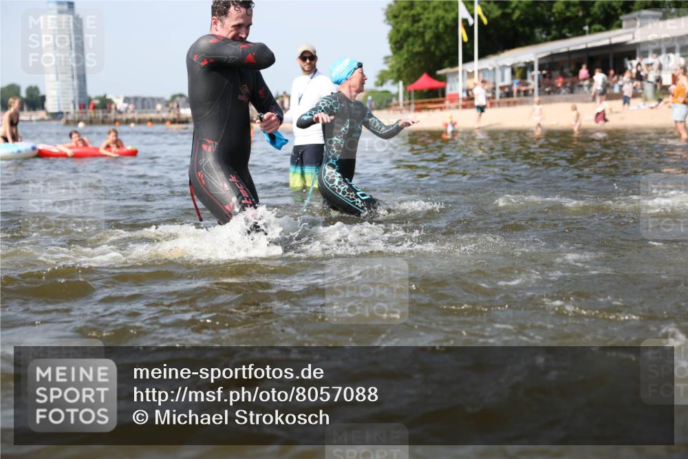 22.06.2025 - Viking Triathlon Michael Strokosch http://msf.ph/oto/8057088 22.06.2025 10:34:12 Schwimmen 46, 70, 294, 297, 429, 486, 527, 532, 618, 635 meine-sportfotos.de