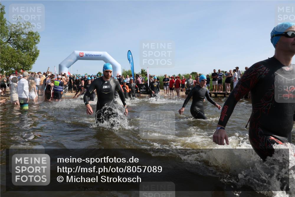 22.06.2025 - Viking Triathlon Michael Strokosch http://msf.ph/oto/8057089 22.06.2025 10:07:36 Schwimmen 23, 121, 143, 213, 235, 270, 285, 317, 342, 353, 363, 436, 476, 484, 547, 615, 621 meine-sportfotos.de