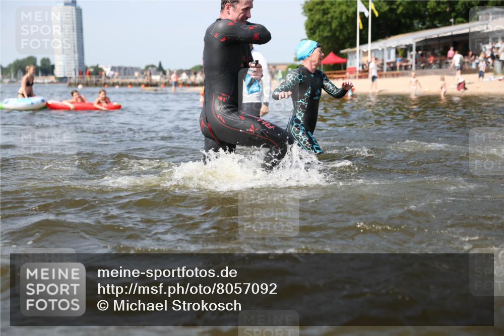 22.06.2025 - Viking Triathlon Michael Strokosch http://msf.ph/oto/8057092 22.06.2025 10:34:12 Schwimmen 46, 70, 294, 297, 429, 486, 527, 532, 618, 635 meine-sportfotos.de