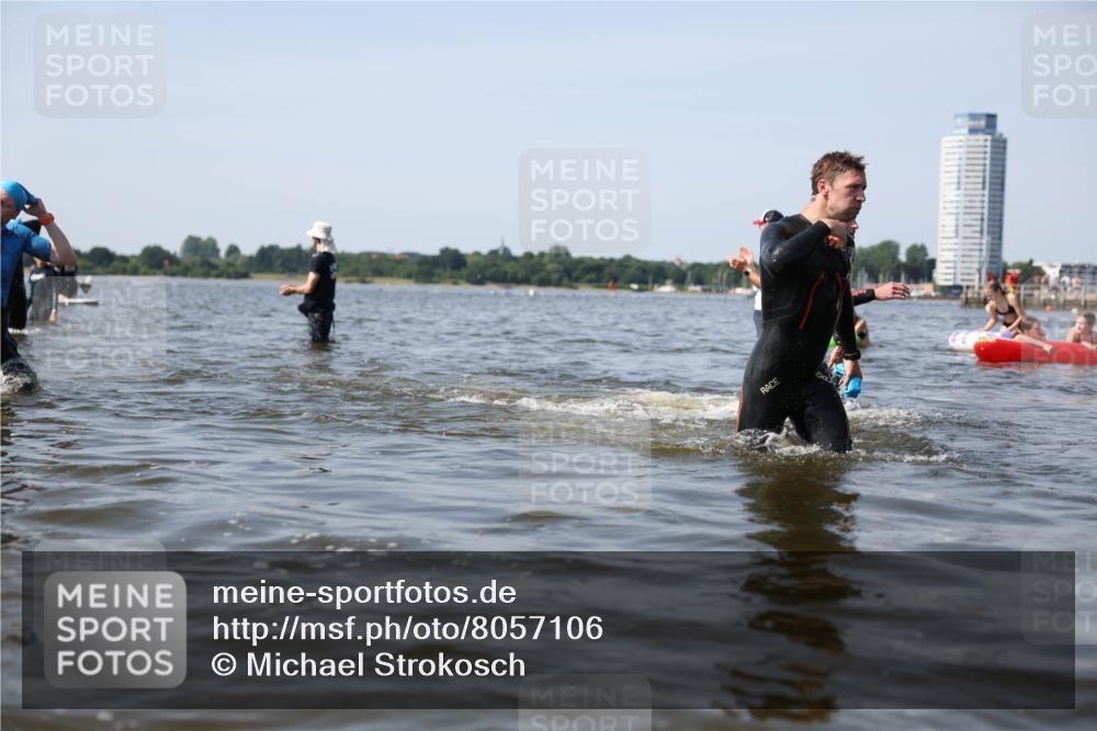 22.06.2025 - Viking Triathlon Michael Strokosch http://msf.ph/oto/8057106 22.06.2025 10:34:19 Schwimmen 46, 294, 297, 306, 430, 486, 520, 527, 618 meine-sportfotos.de
