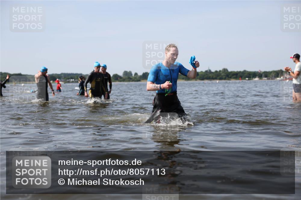 22.06.2025 - Viking Triathlon Michael Strokosch http://msf.ph/oto/8057113 22.06.2025 10:34:21 Schwimmen 46, 294, 297, 306, 366, 430, 486, 520, 527 meine-sportfotos.de