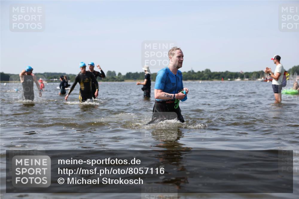 22.06.2025 - Viking Triathlon Michael Strokosch http://msf.ph/oto/8057116 22.06.2025 10:34:21 Schwimmen 46, 294, 297, 306, 366, 430, 486, 520, 527 meine-sportfotos.de