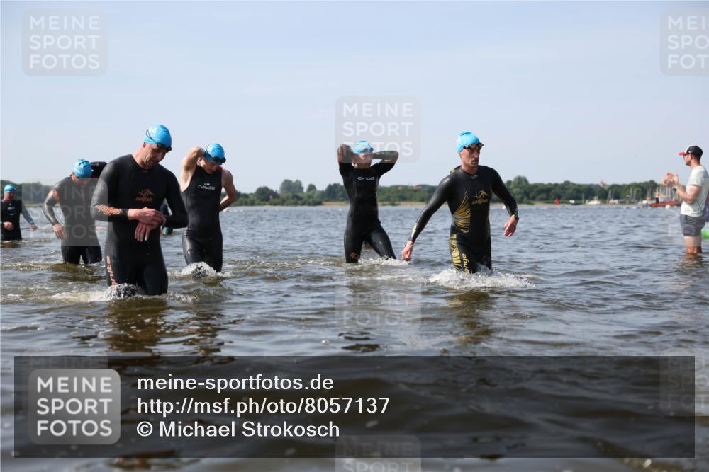 22.06.2025 - Viking Triathlon Michael Strokosch http://msf.ph/oto/8057137 22.06.2025 10:34:25 Schwimmen 294, 306, 366, 430, 486, 520, 527, 546 meine-sportfotos.de