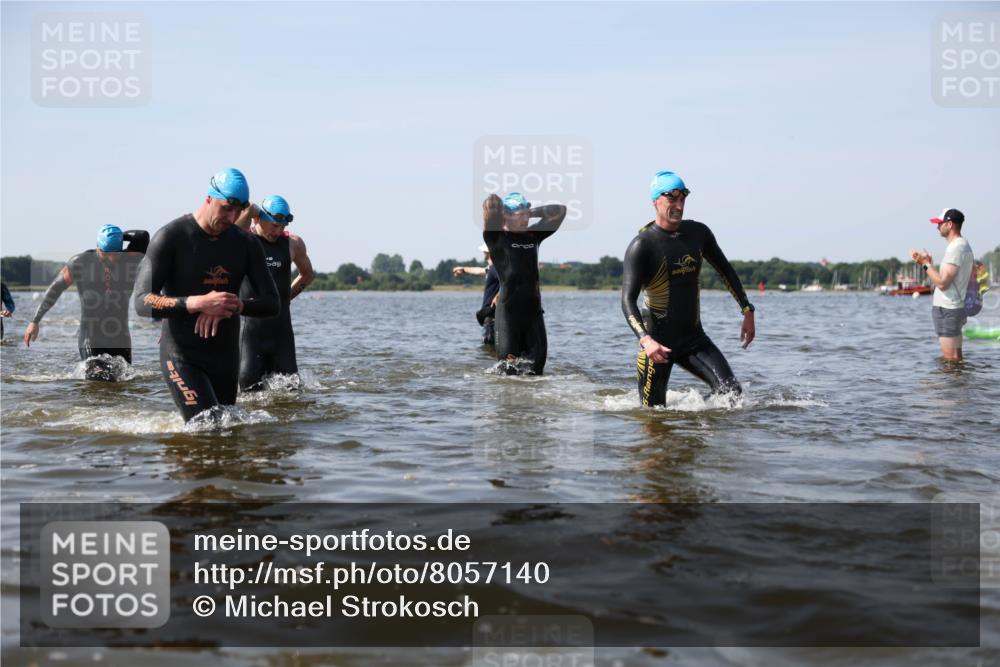 22.06.2025 - Viking Triathlon Michael Strokosch http://msf.ph/oto/8057140 22.06.2025 10:34:25 Schwimmen 294, 306, 366, 430, 486, 520, 527, 546 meine-sportfotos.de