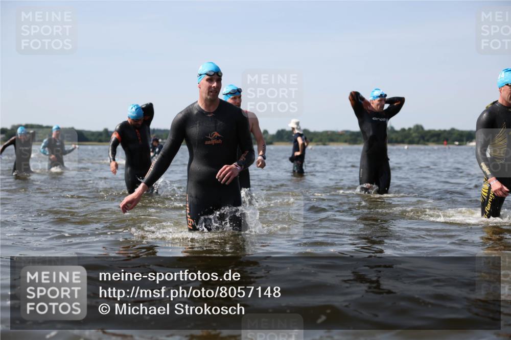 22.06.2025 - Viking Triathlon Michael Strokosch http://msf.ph/oto/8057148 22.06.2025 10:34:26 Schwimmen 294, 306, 366, 430, 486, 520, 527, 546 meine-sportfotos.de