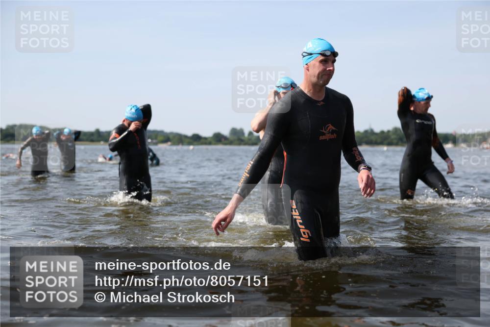22.06.2025 - Viking Triathlon Michael Strokosch http://msf.ph/oto/8057151 22.06.2025 10:34:27 Schwimmen 294, 306, 341, 366, 430, 486, 520, 527, 546 meine-sportfotos.de