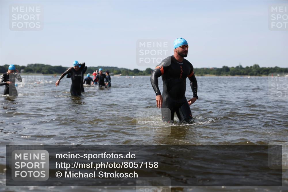 22.06.2025 - Viking Triathlon Michael Strokosch http://msf.ph/oto/8057158 22.06.2025 10:34:29 Schwimmen 247, 294, 306, 341, 366, 430, 486, 520, 527, 546 meine-sportfotos.de