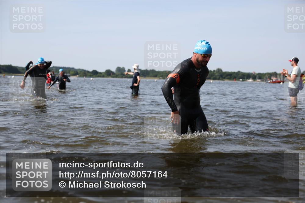 22.06.2025 - Viking Triathlon Michael Strokosch http://msf.ph/oto/8057164 22.06.2025 10:34:30 Schwimmen 247, 294, 306, 341, 366, 430, 486, 520, 546 meine-sportfotos.de