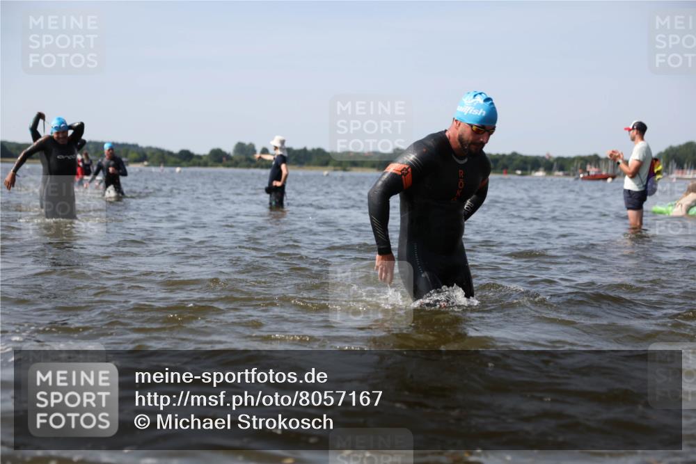 22.06.2025 - Viking Triathlon Michael Strokosch http://msf.ph/oto/8057167 22.06.2025 10:34:30 Schwimmen 247, 294, 306, 341, 366, 430, 486, 520, 546 meine-sportfotos.de