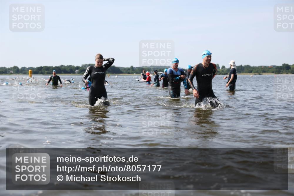 22.06.2025 - Viking Triathlon Michael Strokosch http://msf.ph/oto/8057177 22.06.2025 10:34:33 Schwimmen 114, 247, 284, 306, 323, 341, 366, 430, 486, 520, 546, 550 meine-sportfotos.de