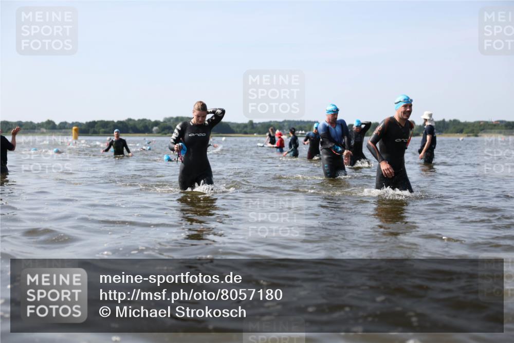 22.06.2025 - Viking Triathlon Michael Strokosch http://msf.ph/oto/8057180 22.06.2025 10:34:33 Schwimmen 114, 247, 284, 306, 323, 341, 366, 430, 486, 520, 546, 550 meine-sportfotos.de
