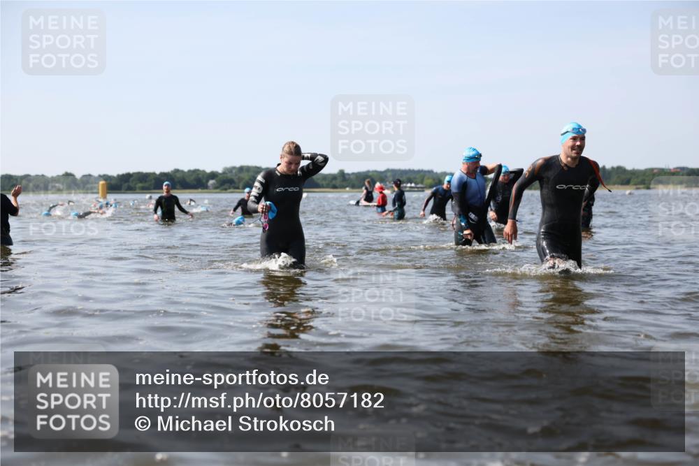 22.06.2025 - Viking Triathlon Michael Strokosch http://msf.ph/oto/8057182 22.06.2025 10:34:33 Schwimmen 114, 247, 284, 306, 323, 341, 366, 430, 486, 520, 546, 550 meine-sportfotos.de