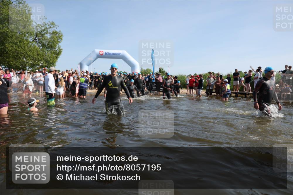 22.06.2025 - Viking Triathlon Michael Strokosch http://msf.ph/oto/8057195 22.06.2025 10:08:07 Schwimmen 51, 106, 116, 206, 268, 308, 378, 412, 422, 452, 466, 480, 523, 543, 647 meine-sportfotos.de