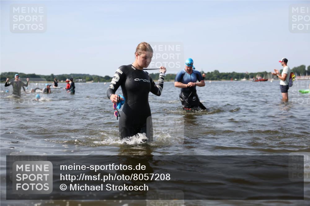 22.06.2025 - Viking Triathlon Michael Strokosch http://msf.ph/oto/8057208 22.06.2025 10:34:37 Schwimmen 114, 247, 284, 306, 323, 341, 366, 430, 520, 546, 550 meine-sportfotos.de