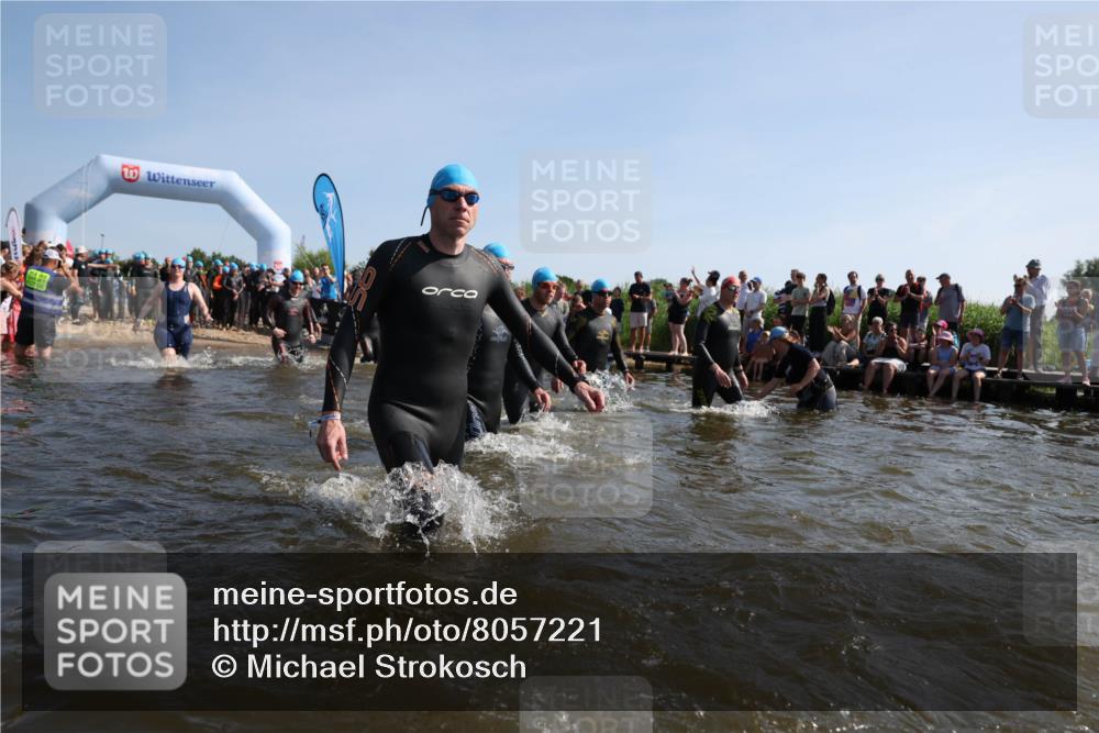 22.06.2025 - Viking Triathlon Michael Strokosch http://msf.ph/oto/8057221 22.06.2025 10:08:20 Schwimmen 37, 48, 69, 97, 133, 140, 222, 225, 364, 403, 406, 410, 499, 518, 638 meine-sportfotos.de
