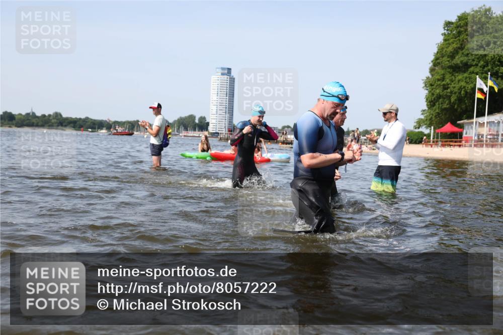 22.06.2025 - Viking Triathlon Michael Strokosch http://msf.ph/oto/8057222 22.06.2025 10:34:42 Schwimmen 77, 114, 161, 247, 284, 323, 341, 434, 546, 550 meine-sportfotos.de