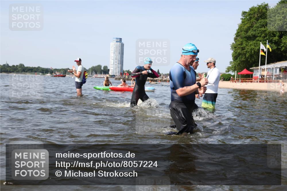 22.06.2025 - Viking Triathlon Michael Strokosch http://msf.ph/oto/8057224 22.06.2025 10:34:42 Schwimmen 77, 114, 161, 247, 284, 323, 341, 434, 546, 550 meine-sportfotos.de